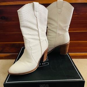 MIA White Boots